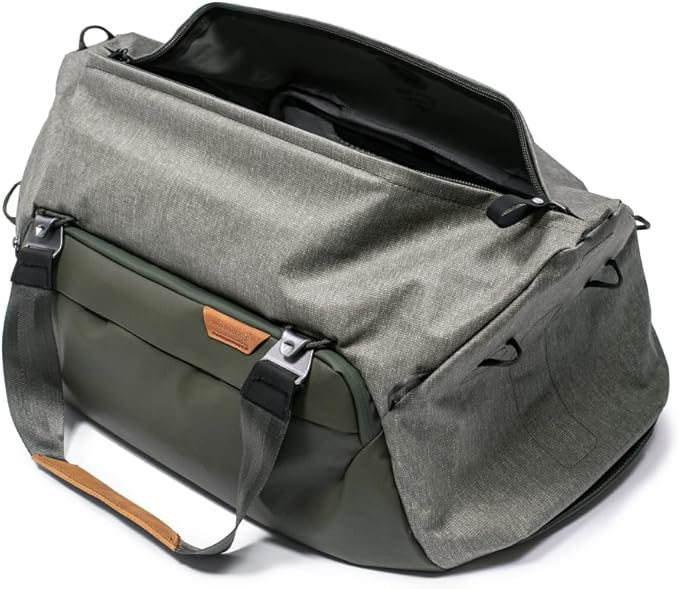 Peak Design Travel Duffel, Extra-Wide Single Zip Access, Weatherproof Shell, 4 External Pockets, Fits Packing Cubes & Camera Cubes, Ideal for Weekend Trips, Versatile Duffel Bag for Travel