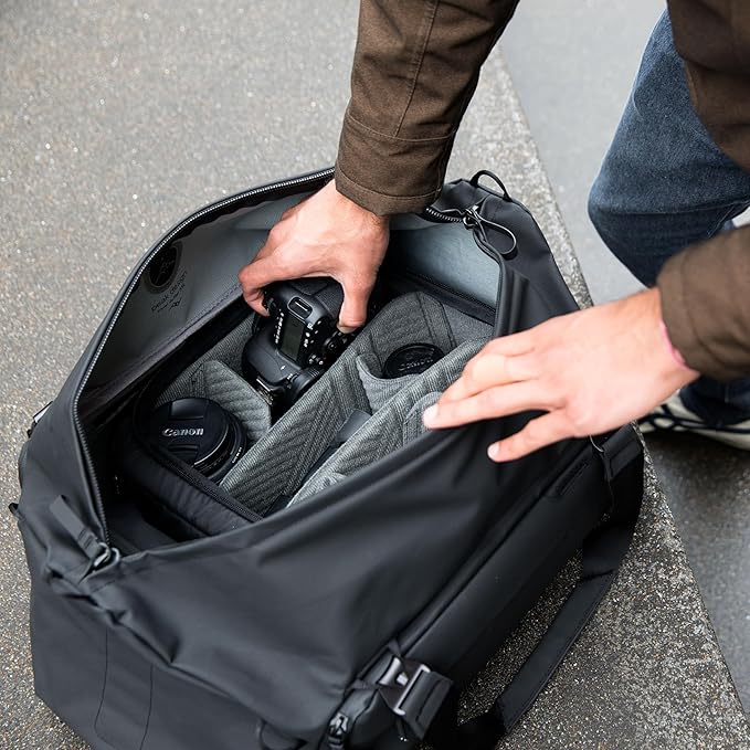 Peak Design Travel Duffel, Extra-Wide Single Zip Access, Weatherproof Shell, 4 External Pockets, Fits Packing Cubes & Camera Cubes, Ideal for Weekend Trips, Versatile Duffel Bag for Travel